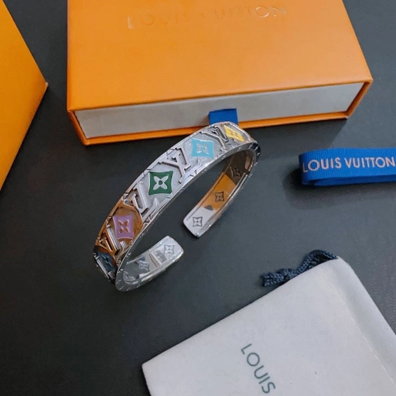Elegant Louis Vuitton Bracelets 251594