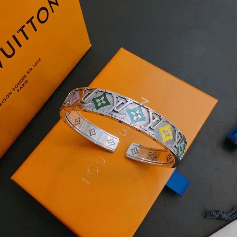 Elegant Louis Vuitton Bracelets 251594