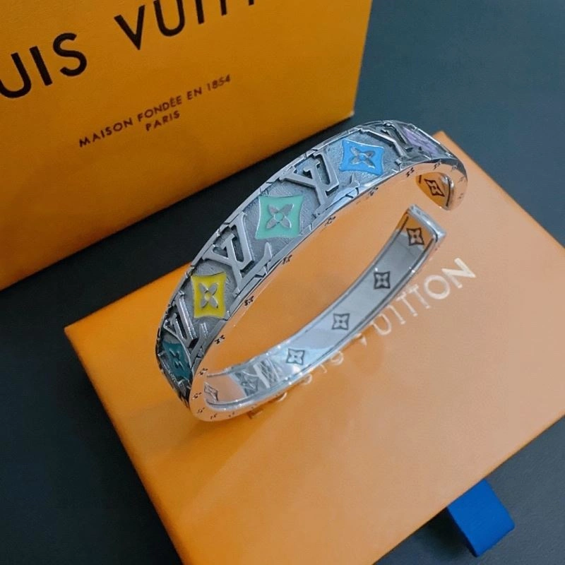 Elegant Louis Vuitton Bracelets 251594