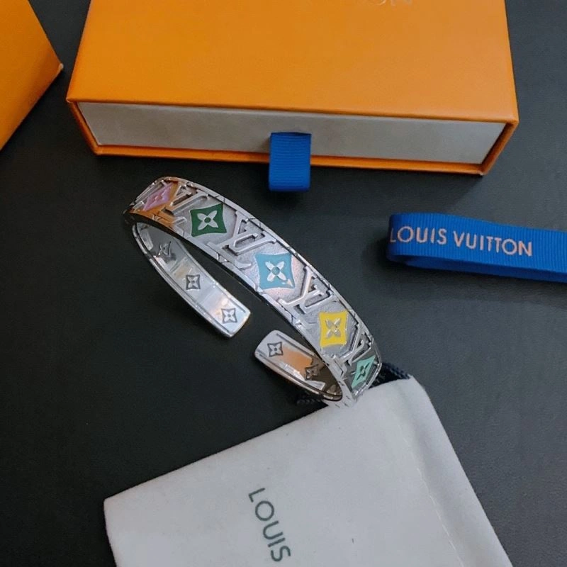 Elegant Louis Vuitton Bracelets 251594