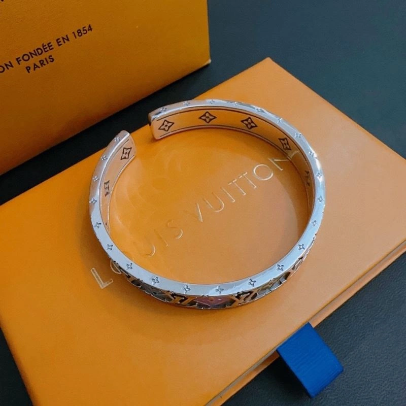Elegant Louis Vuitton Bracelets 251594