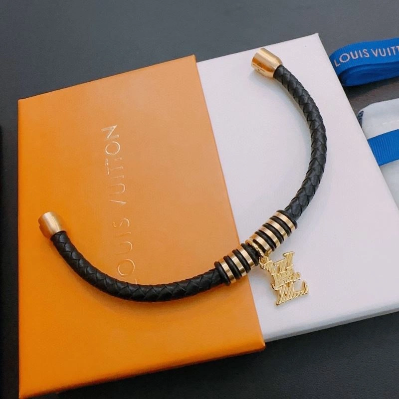 Refined Louis Vuitton Bracelets 251591