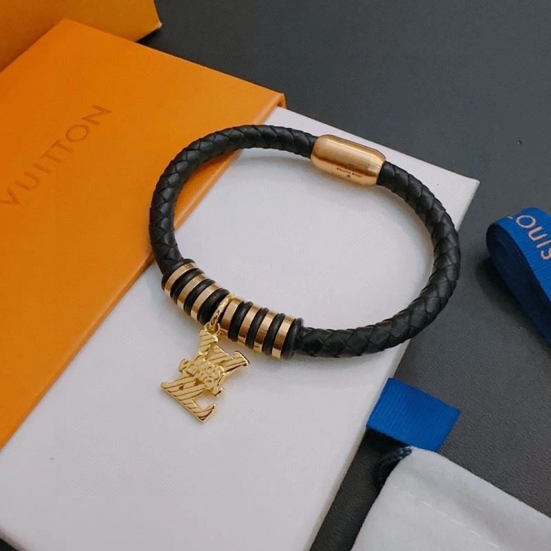 Refined Louis Vuitton Bracelets 251591