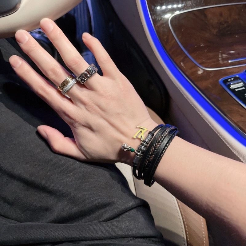 Louis Vuitton Bracelets Popular 251590
