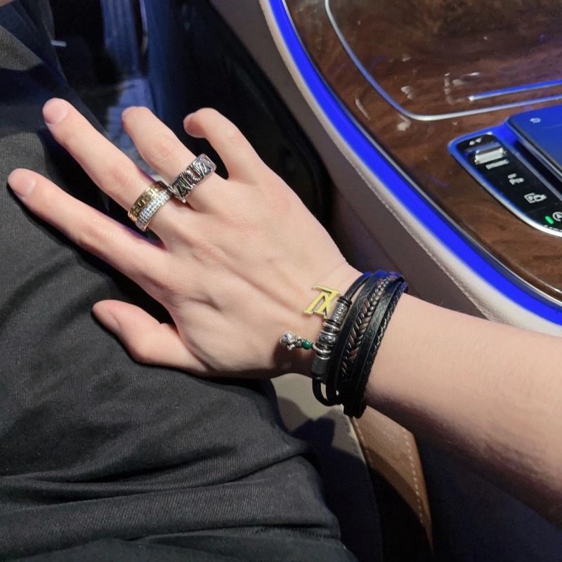 Louis Vuitton Bracelets Popular 251590
