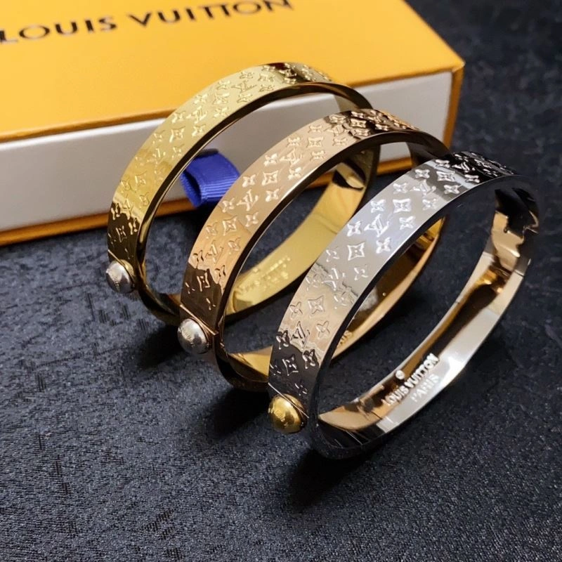 Comfortable Louis Vuitton Bracelets 251579