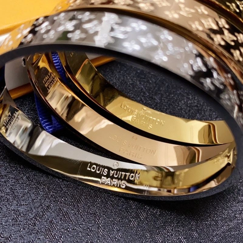 Comfortable Louis Vuitton Bracelets 251579