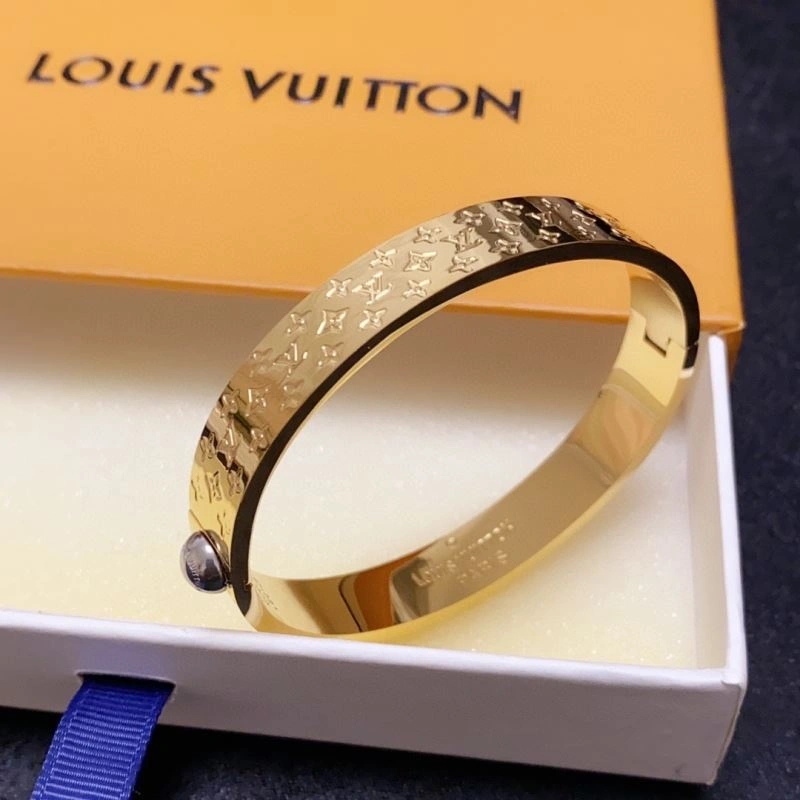 Comfortable Louis Vuitton Bracelets 251579