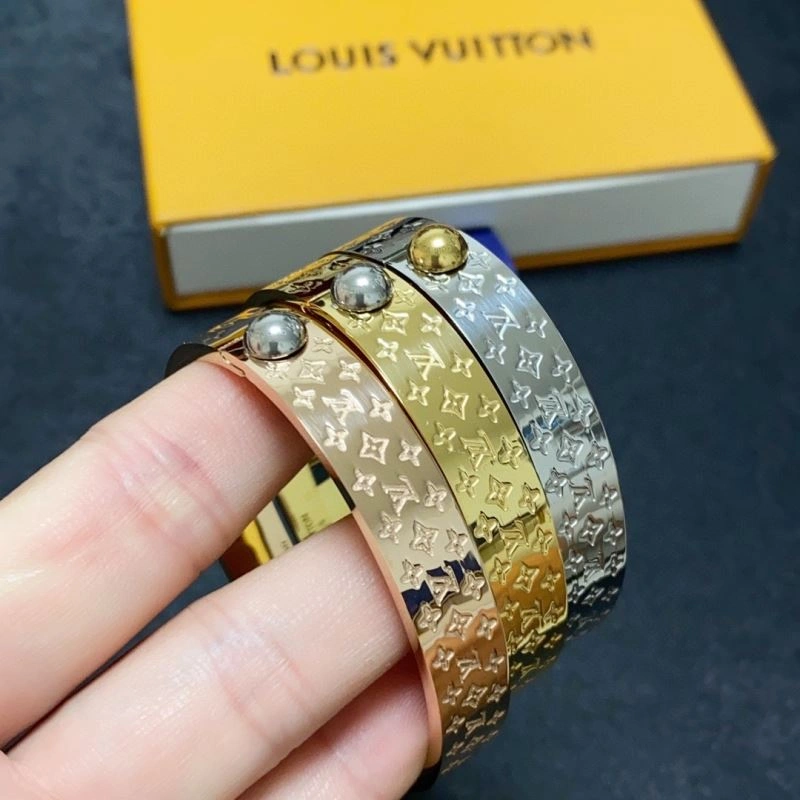 Comfortable Louis Vuitton Bracelets 251579