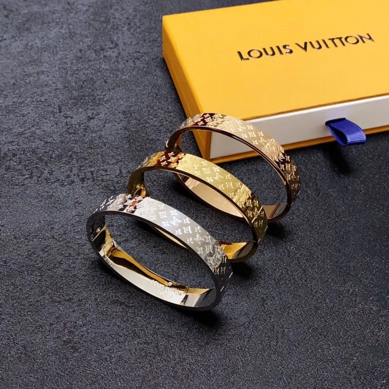 Comfortable Louis Vuitton Bracelets 251579