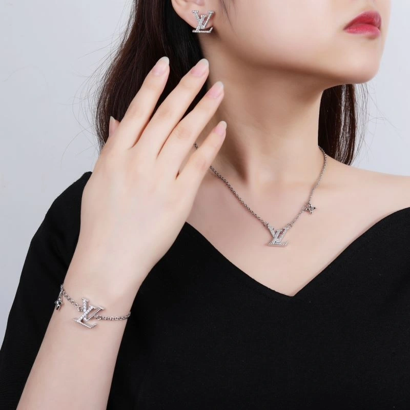 Louis Vuitton Bracelets Effortless 251564