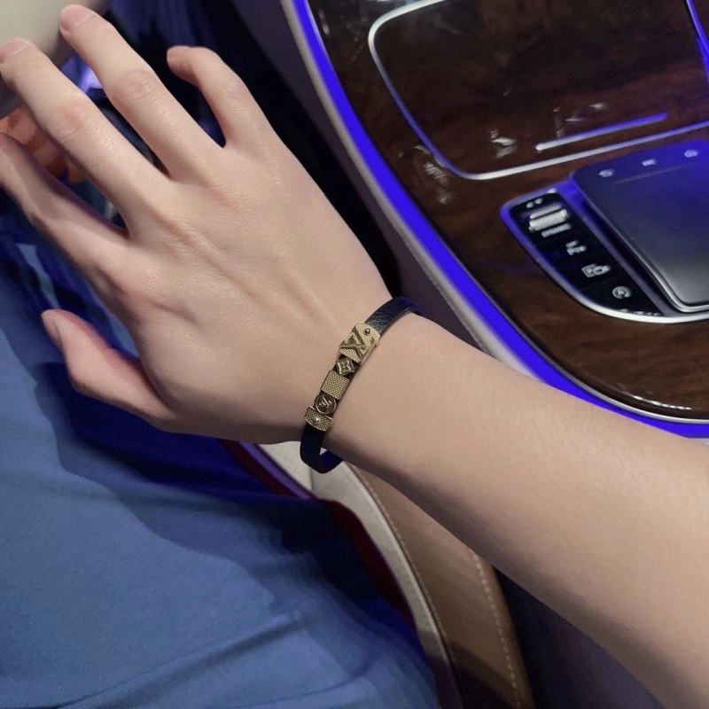 Efficient Louis Vuitton Bracelets 251585