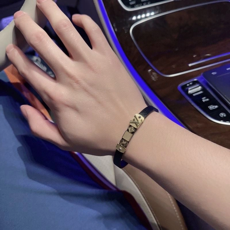 Efficient Louis Vuitton Bracelets 251585