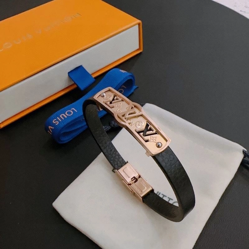 Attractive Louis Vuitton Bracelets 251584