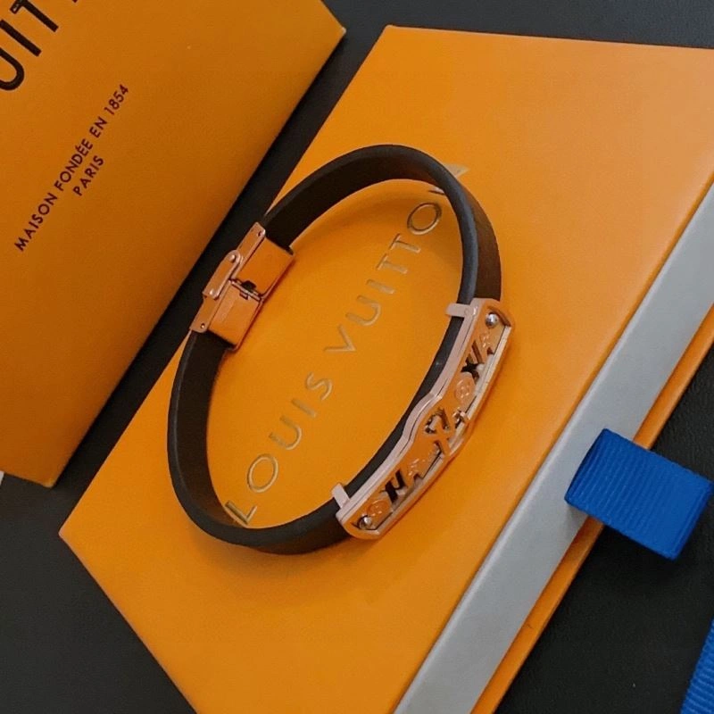 Attractive Louis Vuitton Bracelets 251584