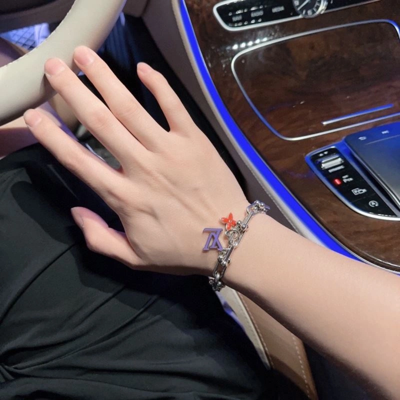 Louis Vuitton Bracelets Bold 251582