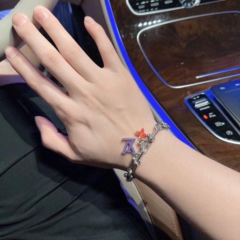 Louis Vuitton Bracelets Bold 251582