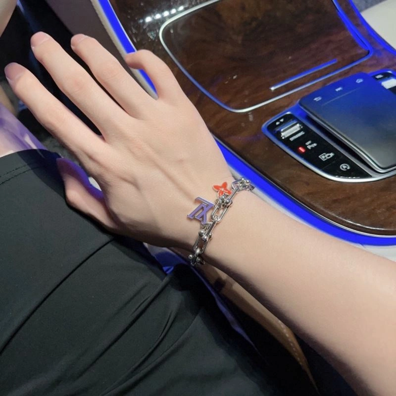 Louis Vuitton Bracelets Bold 251582