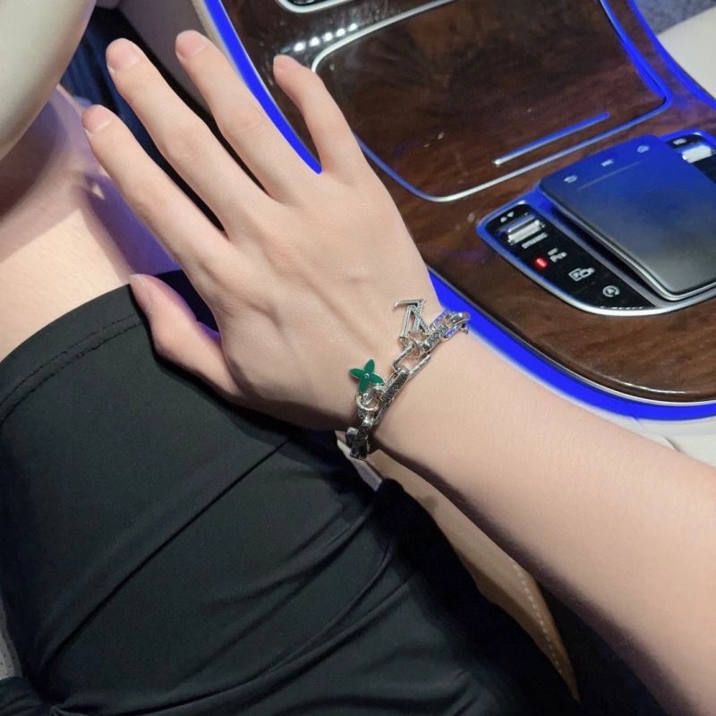 Lightweight Louis Vuitton Bracelets 251574