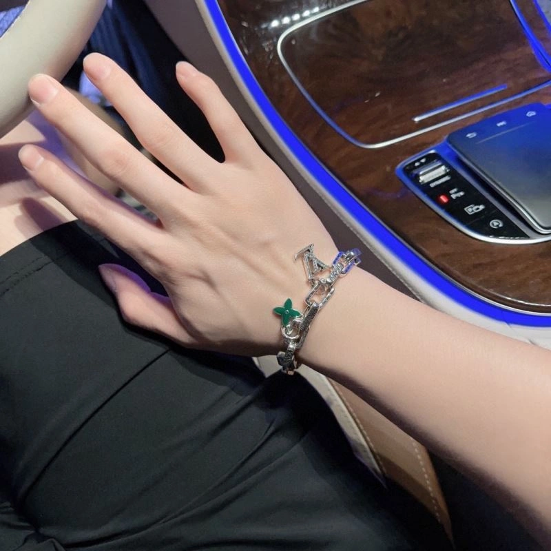 Lightweight Louis Vuitton Bracelets 251574