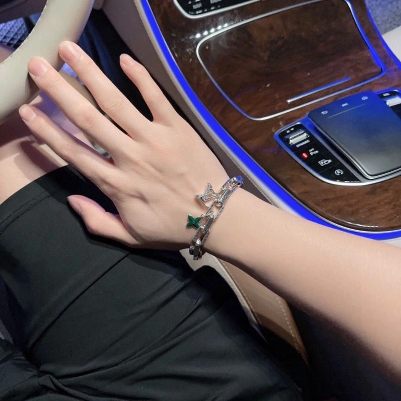 Lightweight Louis Vuitton Bracelets 251574