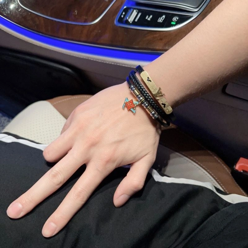 Elegant Louis Vuitton Bracelets 251583