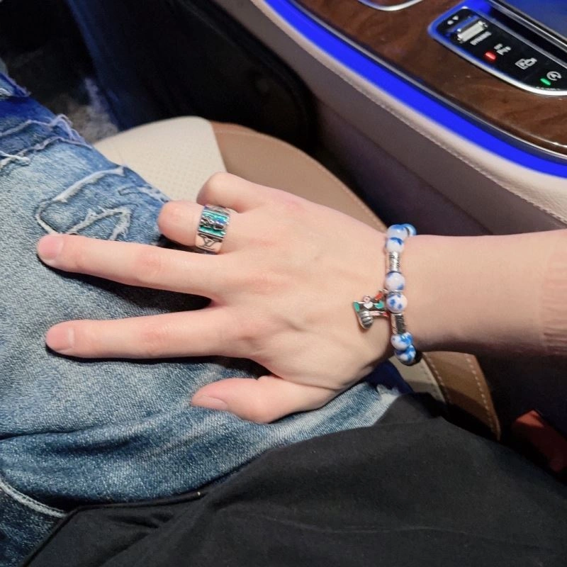 Stretchable Louis Vuitton Bracelets 251563