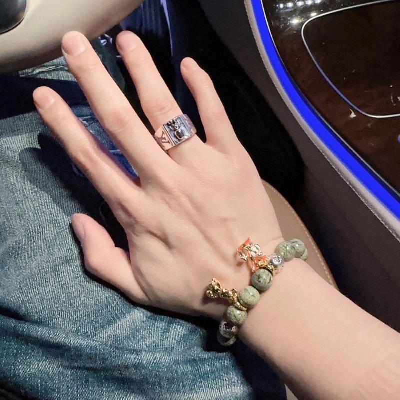 Louis Vuitton Bracelets Functional 251575