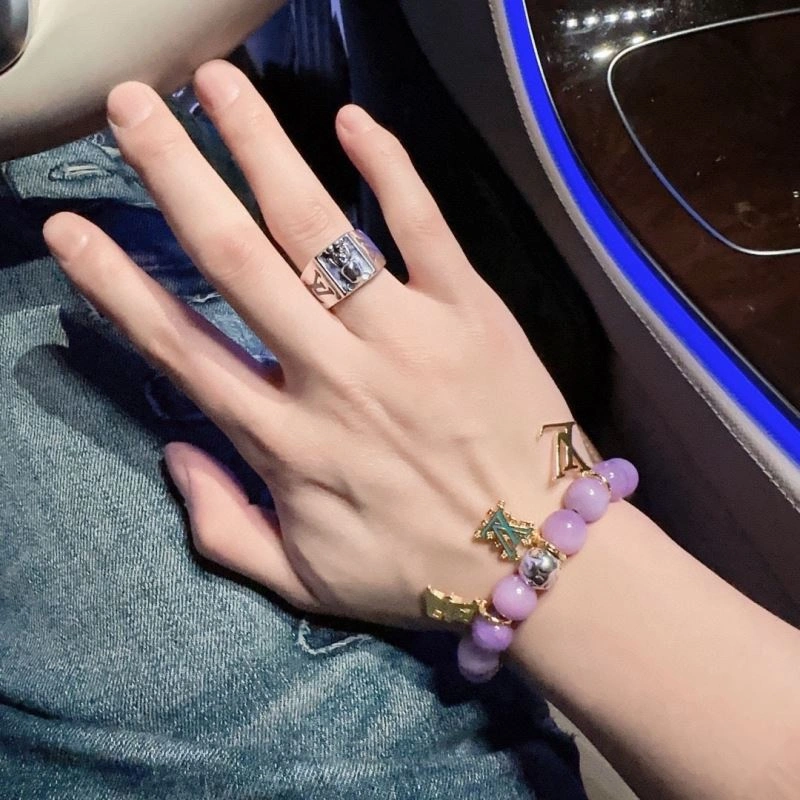 Lightweight Louis Vuitton Bracelets 251577