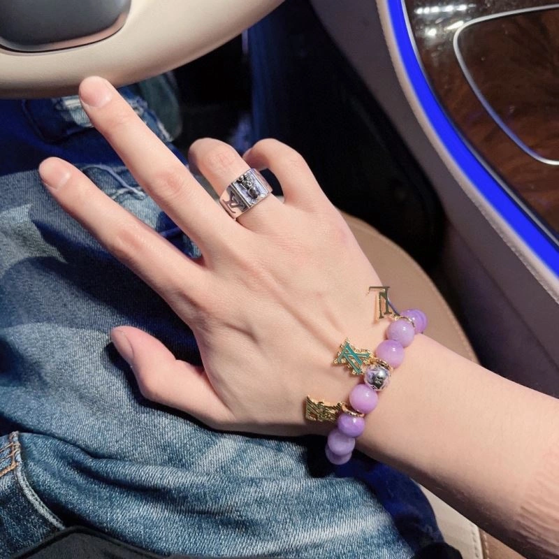 Lightweight Louis Vuitton Bracelets 251577