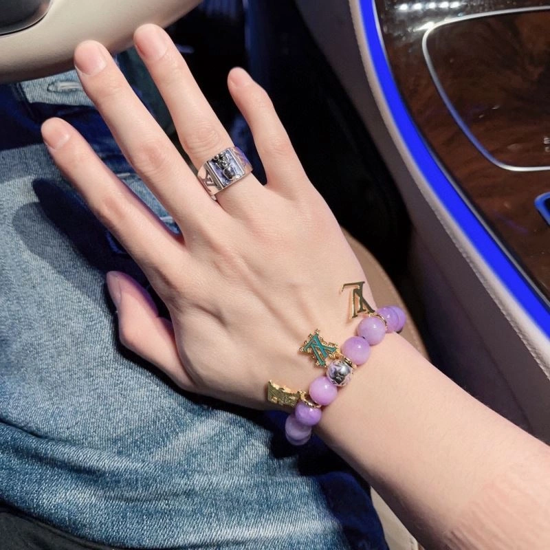 Lightweight Louis Vuitton Bracelets 251577