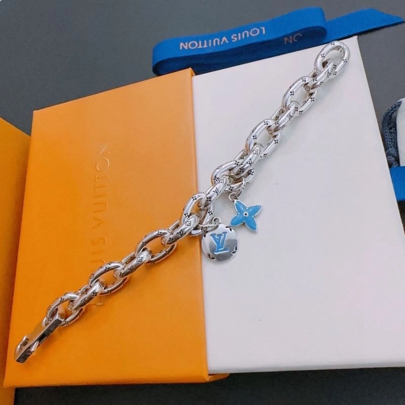 Chic Louis Vuitton Bracelets 251576