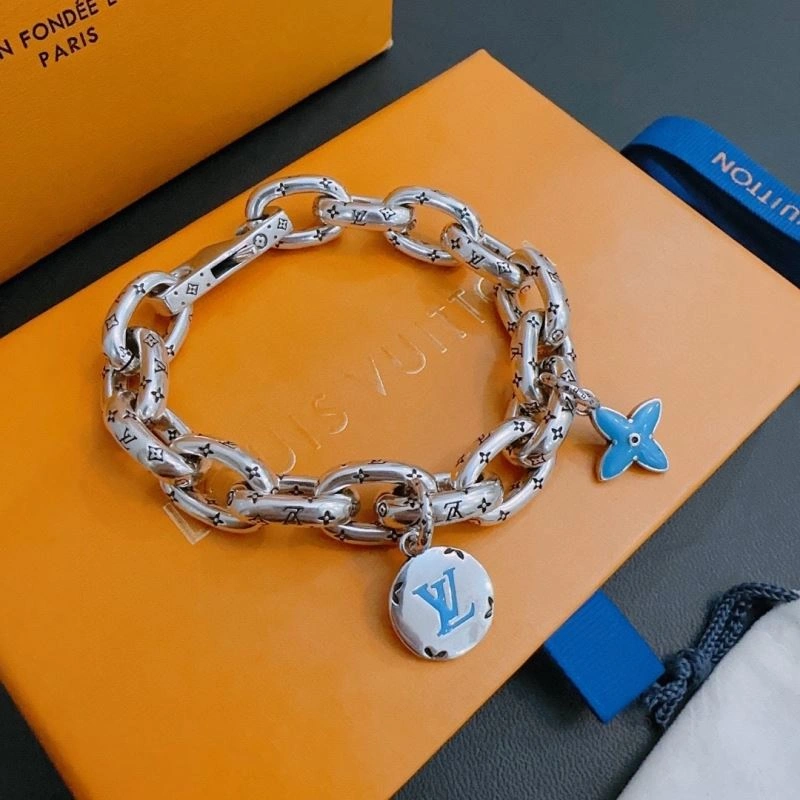 Chic Louis Vuitton Bracelets 251576