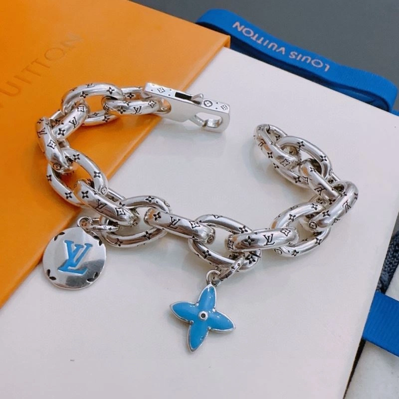 Chic Louis Vuitton Bracelets 251576