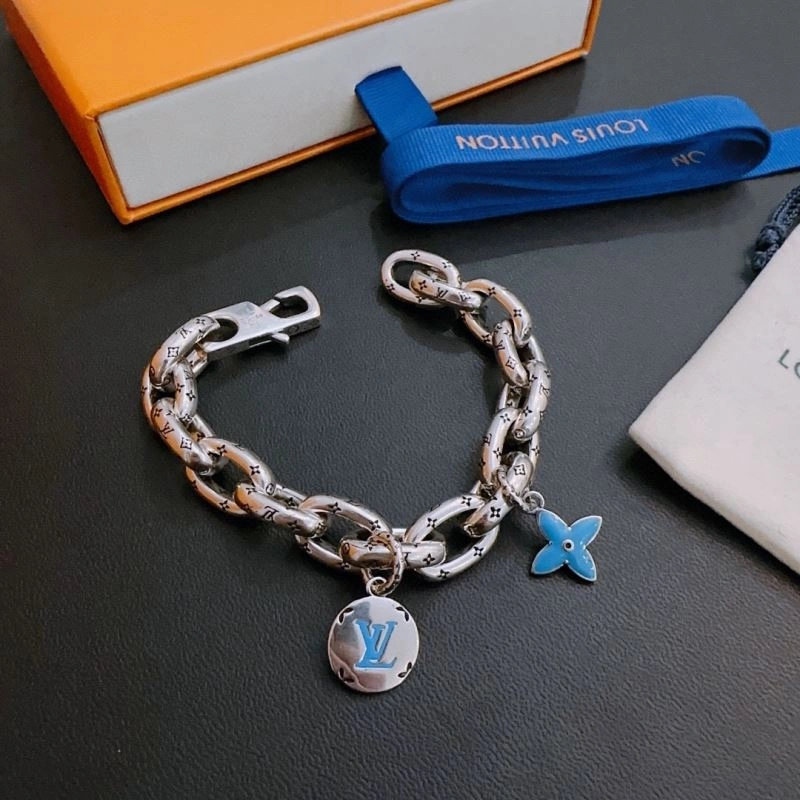 Chic Louis Vuitton Bracelets 251576