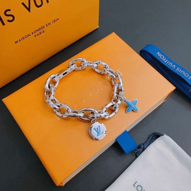 Chic Louis Vuitton Bracelets 251576