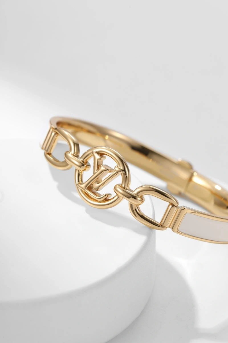 Sporty Louis Vuitton Bracelets 251552