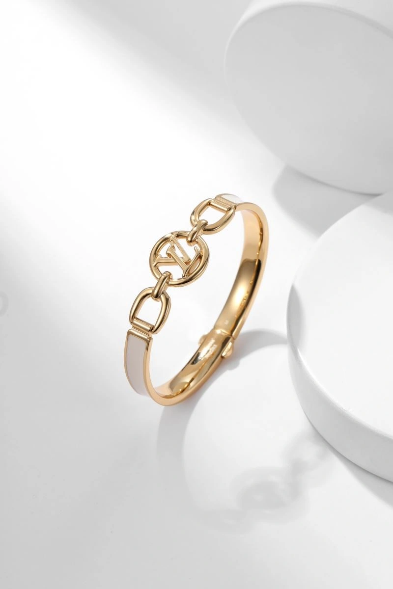 Sporty Louis Vuitton Bracelets 251552