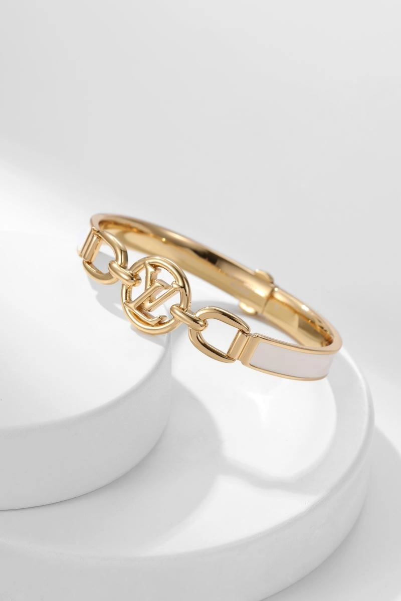 Sporty Louis Vuitton Bracelets 251552