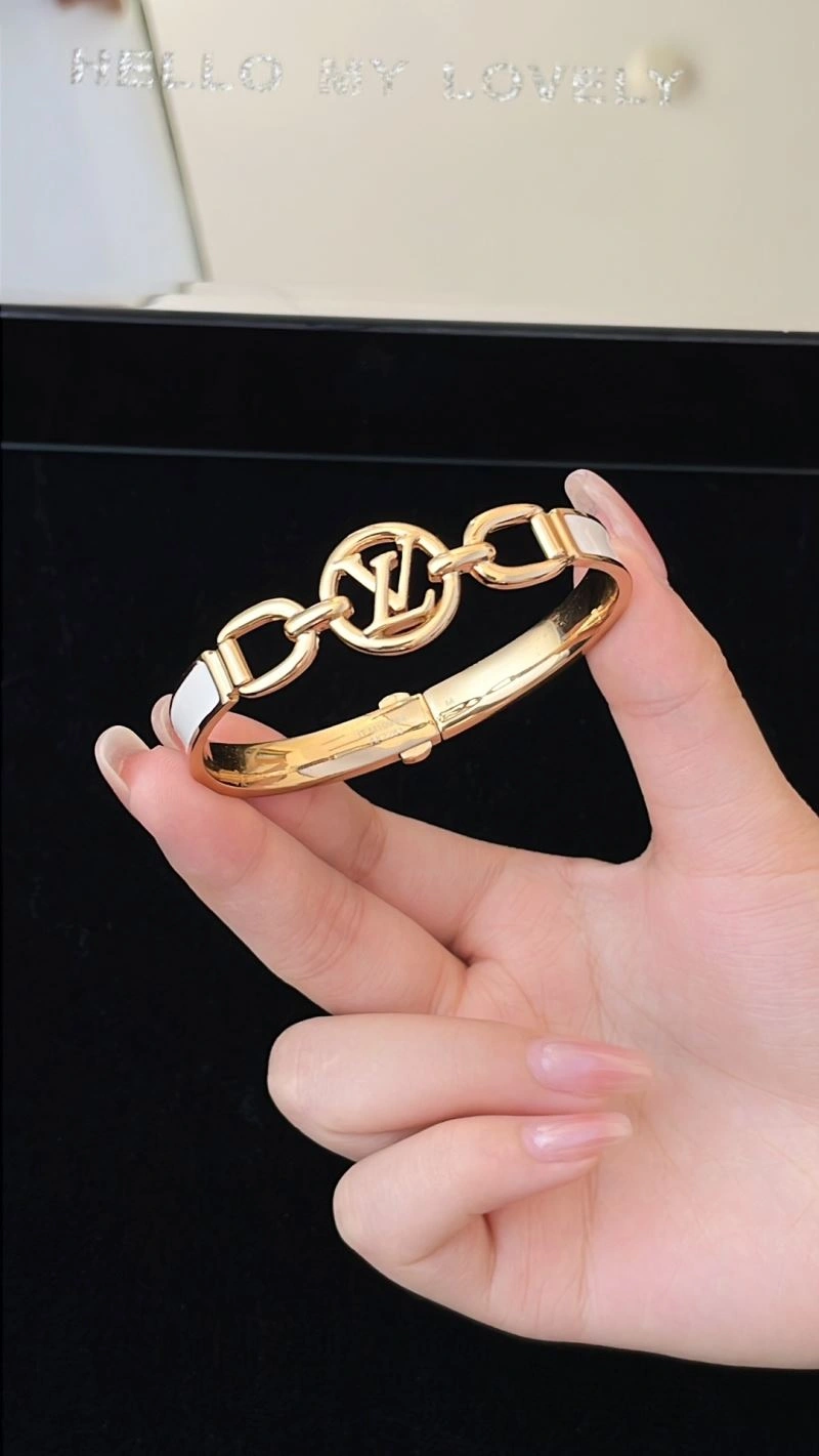 Sporty Louis Vuitton Bracelets 251552