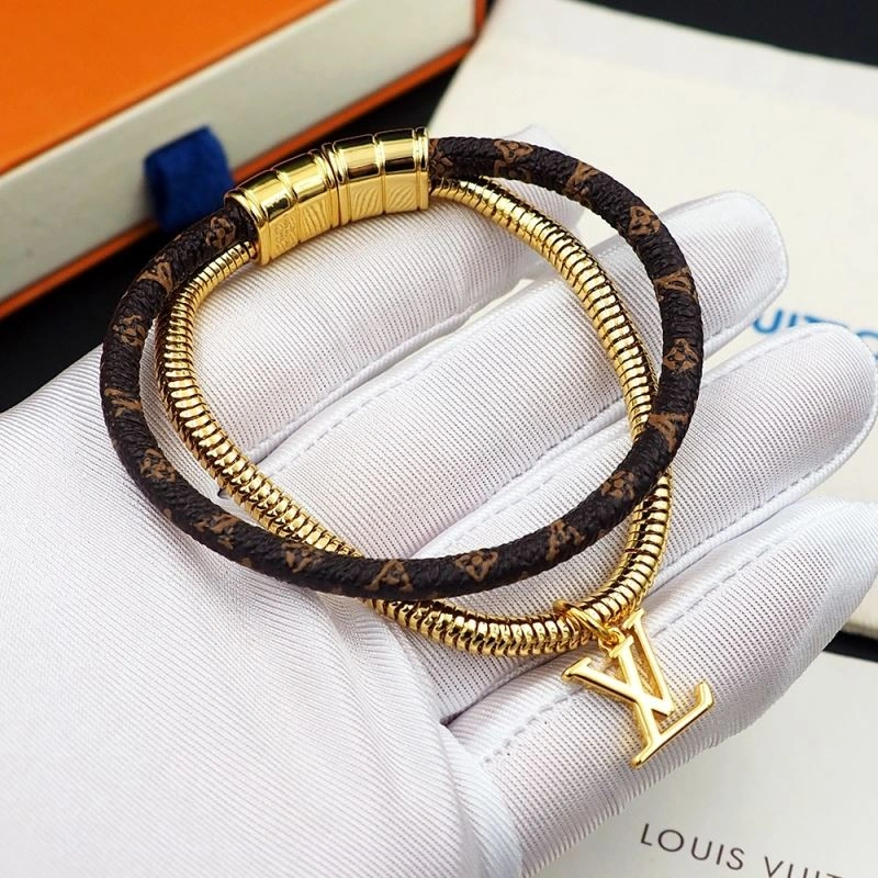 Louis Vuitton Bracelets Attractive 251187