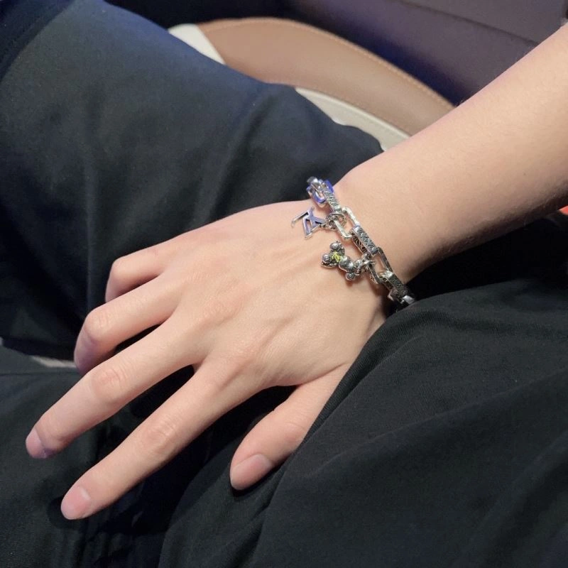Louis Vuitton Bracelets Stretchable 251159
