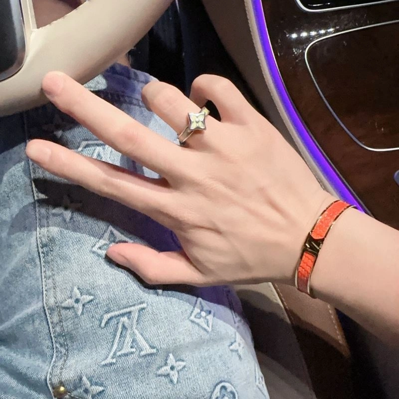 Soft Louis Vuitton Bracelets 251179