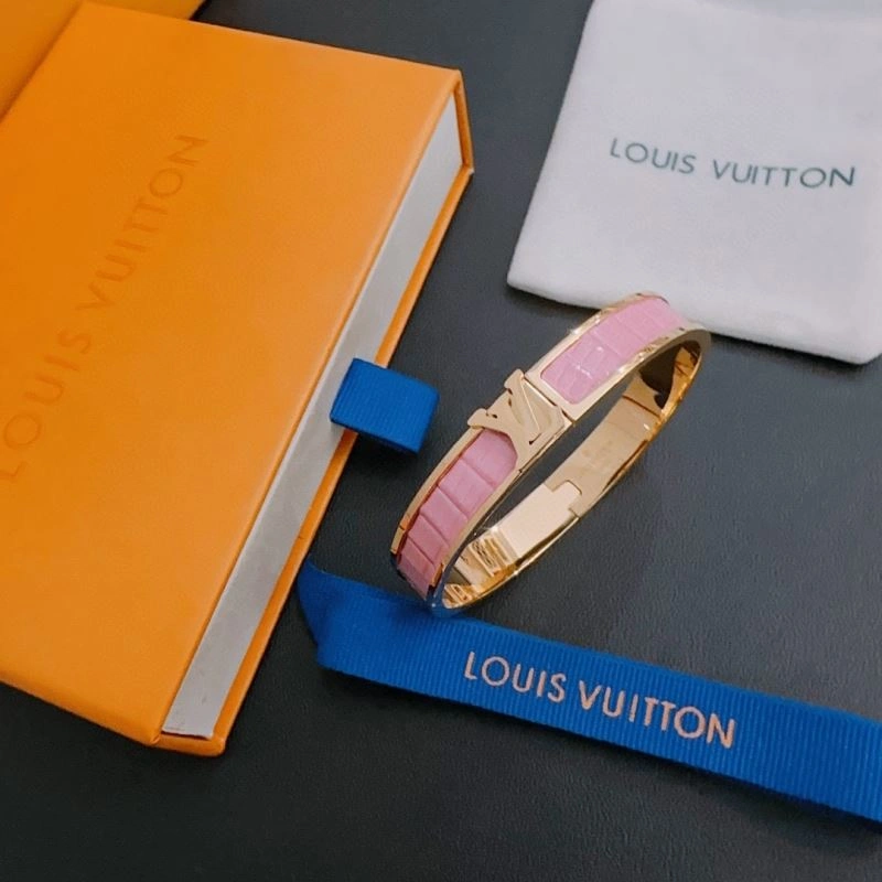 Snug Louis Vuitton Bracelets 251182