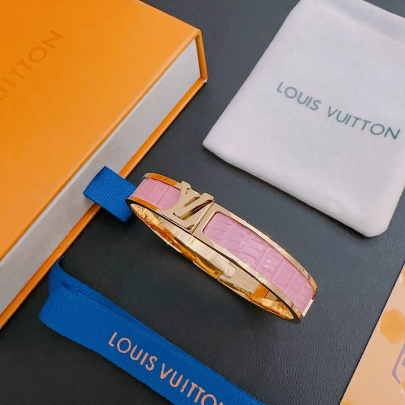 Snug Louis Vuitton Bracelets 251182