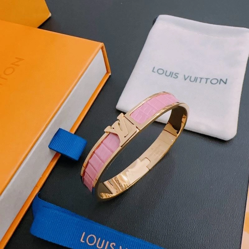 Snug Louis Vuitton Bracelets 251182