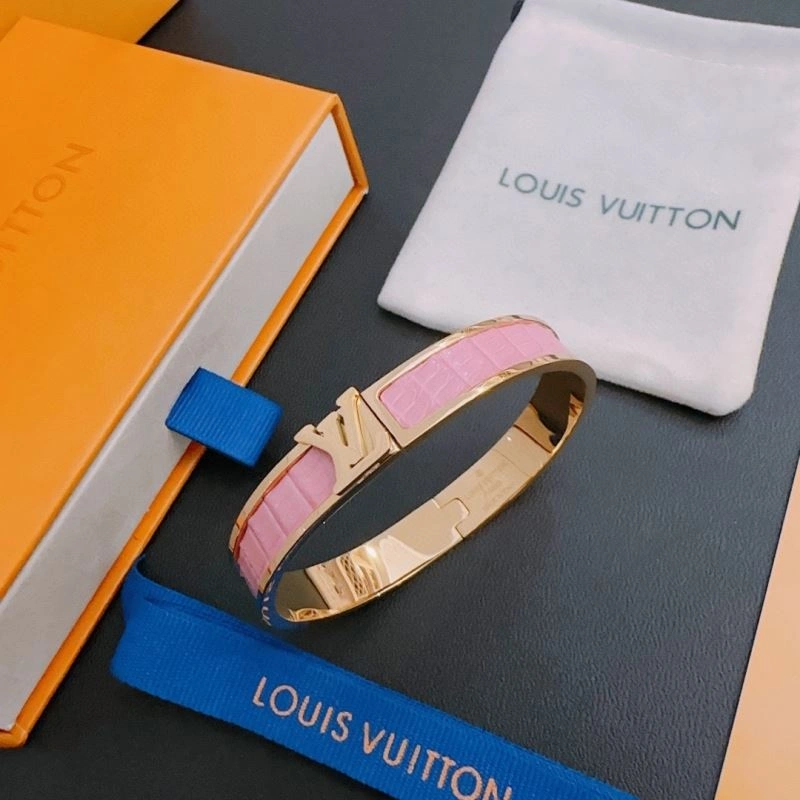 Snug Louis Vuitton Bracelets 251182
