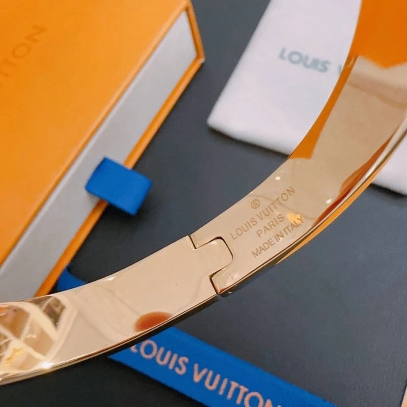 Snug Louis Vuitton Bracelets 251182