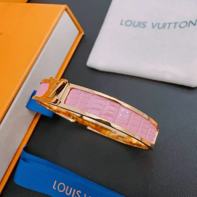 Snug Louis Vuitton Bracelets 251182