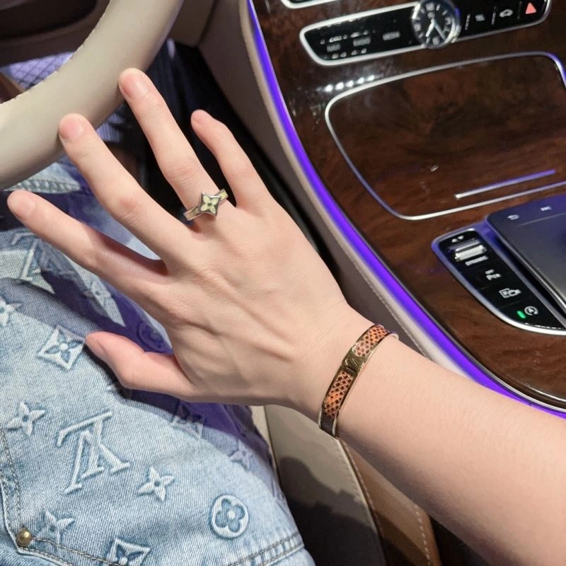 Louis Vuitton Bracelets Vibrant 251158